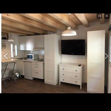 Mini Piso Con Escaleras Apartment Барселона Екстериор снимка